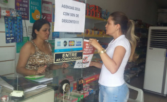 Servidores da Vigilância vão  às ruas sensibilizar o comércio contra o Aedes aegypti