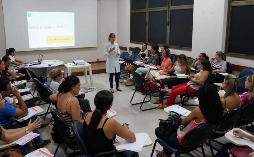 Enfermeiros participam de integração para aperfeiçoamento de assistência ao paciente