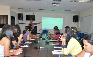 Treinamento atualiza informações de sistema  de RHs dos hospitais