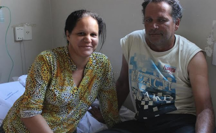 Renato Luiz , acompanhado da irmã, aguarda alta do HRG - Foto Clifton Morais.jpg