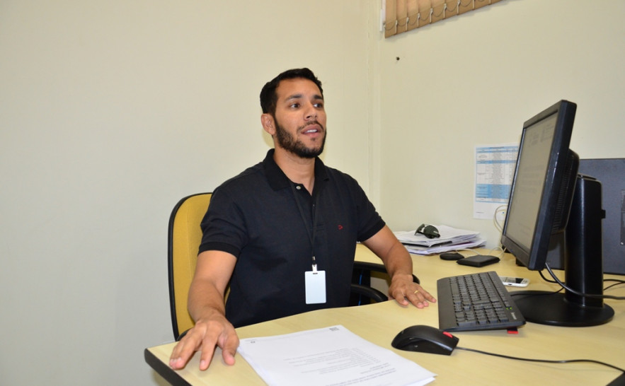 O inspetor sanitário Thiago Azevedo  explica que oficina é oferecida a representantes de municípios onde há atividades voltadas para a temporada de praia no Tocantins