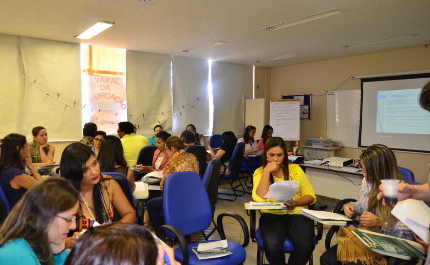 No curso é utilizado o método de ensino/aprendizagem baseado na problematização voltada aos profissionais de saúde que estão diretamente envolvidos no atendimento a população