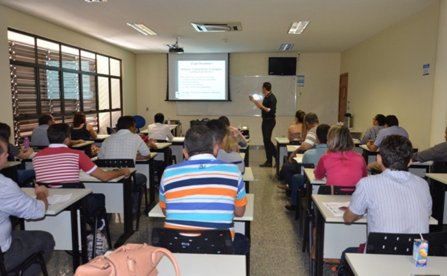 A oferta do curso de fiscal atende a um dos itens que constam no Plano de Ação da Saúde apresentado à Justiça Federal- Nielcem Fernandes.JPG