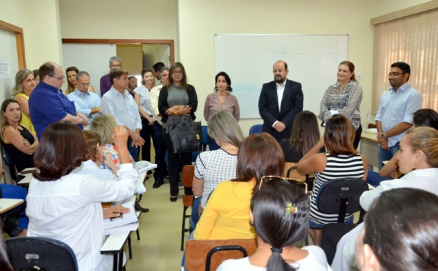 A nova diretora geral do Dona Regina se apresentou na unidade nesta terça - Nielcem Fernandes.JPG