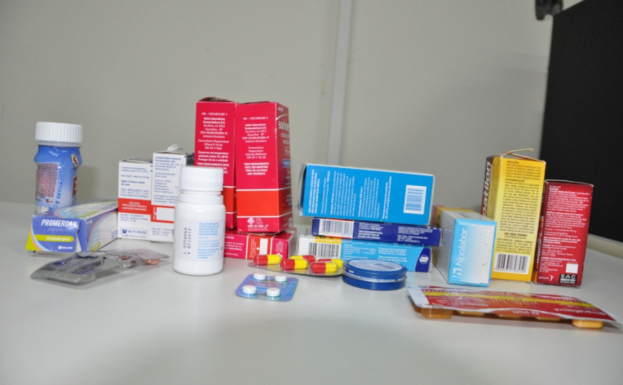Para evitar abusos nos preços, a Anvisa prevê tetos para o preço de medicamentos adquiridos pela Administração Pública