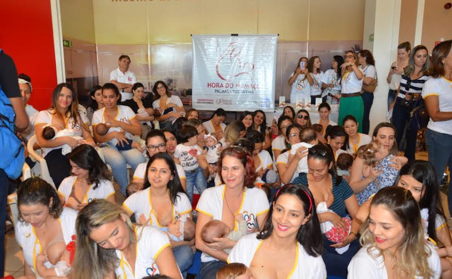 O Mamaço reuniu o maior número possível de mulheres para que em um local público amamentassem 