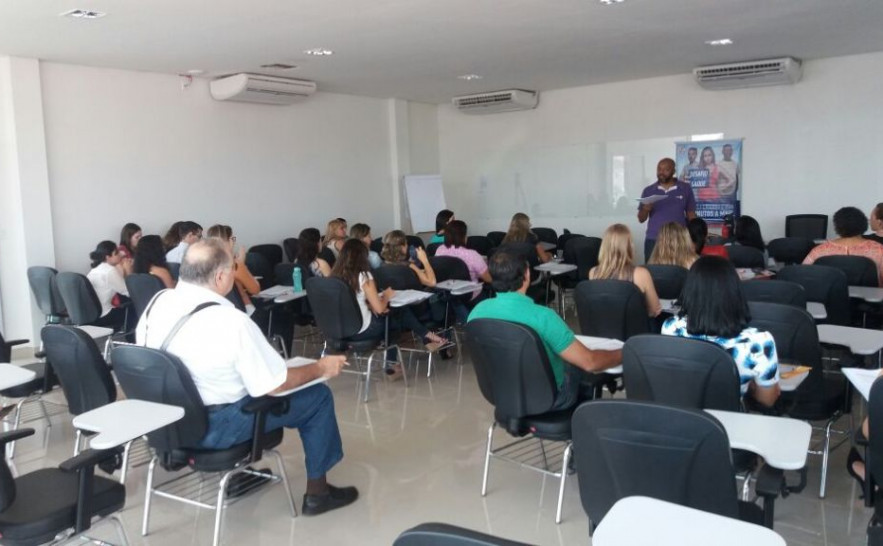 Saúde capacita técnicos de municípios interessados em oferecer tratamento contra o tabagismo