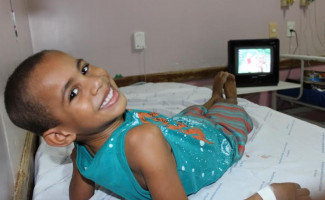Exibição de filmes muda rotina de pacientes internados em hospitais do Estado
