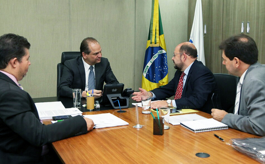 Durante o encontro, o secretário Marcos Musafir apresentou ao ministro todas as medidas que o Tocantins tem tomado para ampliar e melhorar o atendimento nos hospitais estaduais 