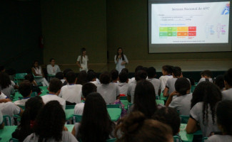 Profissionais do HGP orientam estudantes sobre Acidente Vascular Cerebral