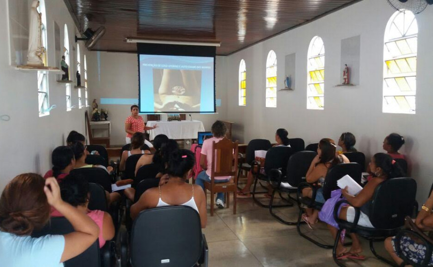 Mulheres são orientadas sobre prevenção ao câncer de mama