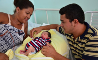 Famílias comemoram funcionamento de cartório no Dona Regina