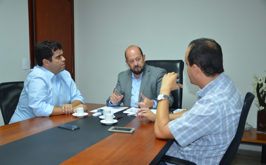 Secretário recebe deputado e prefeito 