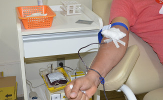 Hemocentro recebe doadores e retoma coletas externas para manter estoques do Carnaval