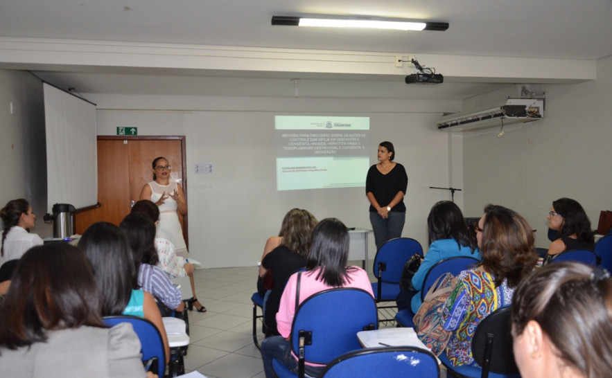 Reunião fortaleceu parcerias com instituições e órgãos competentes com vistas a combater a sífilis, principalmente, em gestantes e fortalecer as ações desenvolvidas durante o pré-natal, parto e puerpério na rede de atenção à saúde