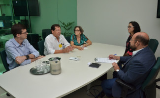 Mantendo diálogo aberto, secretário de Saúde recebe nova diretoria do CRM
