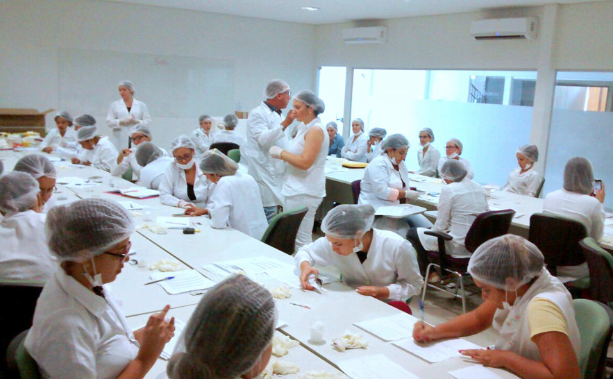 Profissionais da saúde, de vários municípios do Estado, participaram do curso de Capacitação em Teste Rápido para Diagnóstico de IST's.jpeg