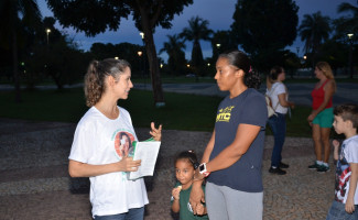Na Praça dos Girassóis, população é orientada sobre doação de córneas 