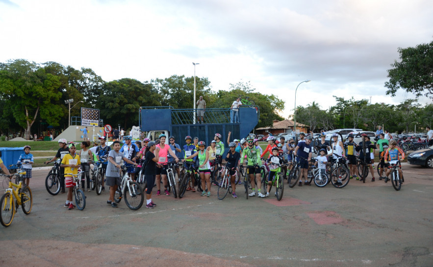 A concentração aconteceu em frente ao Palácio Araguaia e o grupo de cerca de 50 ciclistas, seguiram rumo ao Parque Cesamar - Valdo França.jpeg