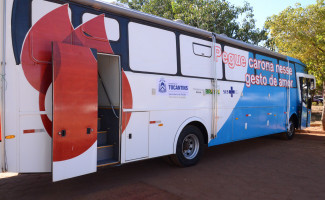 Unidade Móvel do Hemocentro estaciona na Praça dos Girassóis e recebe servidores para doações de sangue