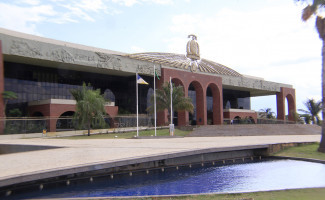 Jornada de trabalho de 8 horas diárias retorna nesta terça-feira