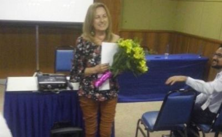 Anália Celencina Fagundes Gomes recebeu da Sociedade Brasileira de Medicina Tropical