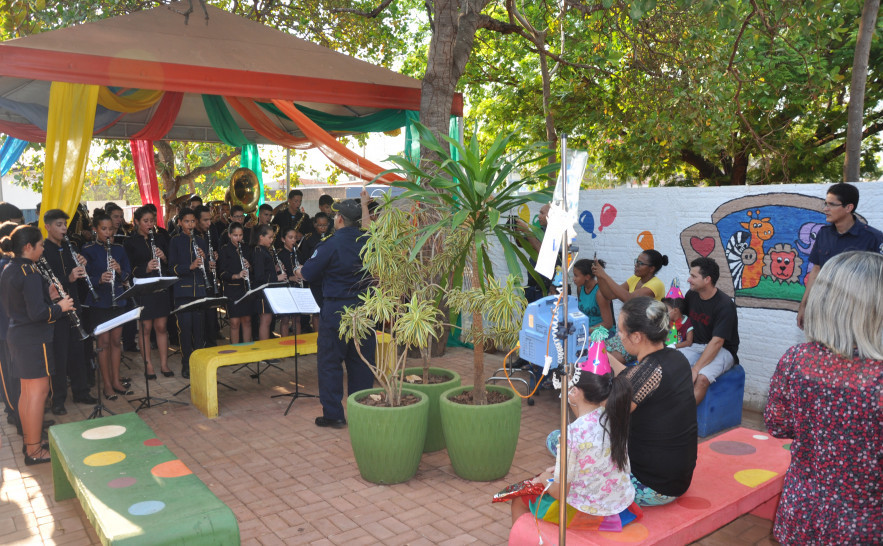 Banda da guarda metropolitana participa do Dia das Crianças no Hospital Infantil