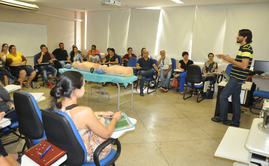 Curso capacita fisioterapeutas do HGP ao HIP - Josy Karla (7).JPG