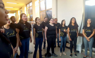 Coral encanta pacientes e servidores do HGP com músicas de natal