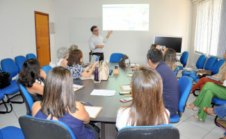 Capacitação reúne dermatologistas da rede pública para atualização sobre a hanseníase 