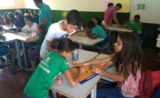 Técnicos realizam visitas de monitoramento contra a Malária e jogo educativo com estudantes