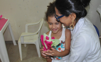 CER de Palmas distribui mini ovos de Páscoa a crianças em atendimento