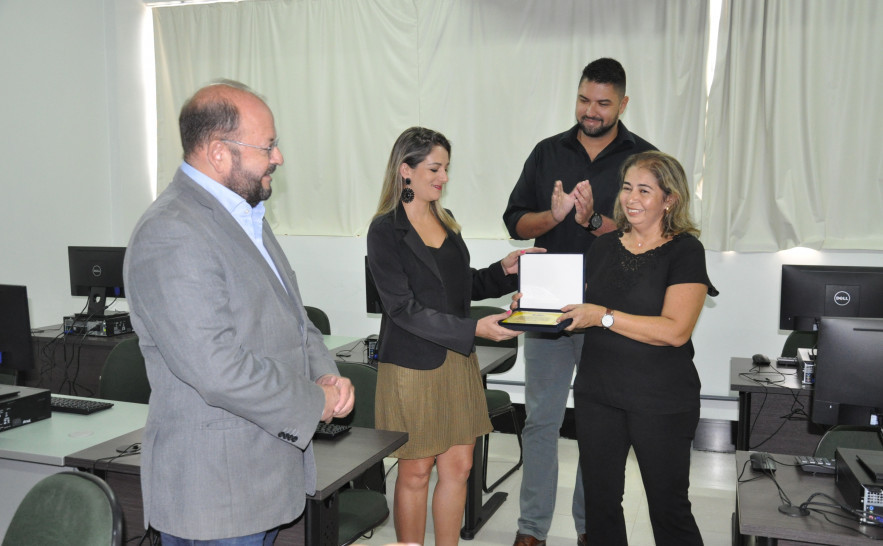 O laboratório entregue leva o nome da enfermeira e servidora pública Leila Bernardes Del Nero (in memoriam) - Valéria Del Nero, filha da homenageada se disse muito feliz com o reconhecimento ao trabalho da mãe.