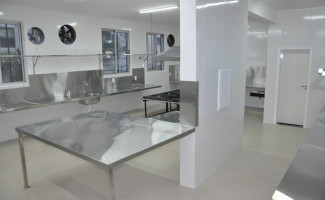 Secretaria realiza vistoria técnica da nova cozinha e nutrição hospitalar do Dona Regina
