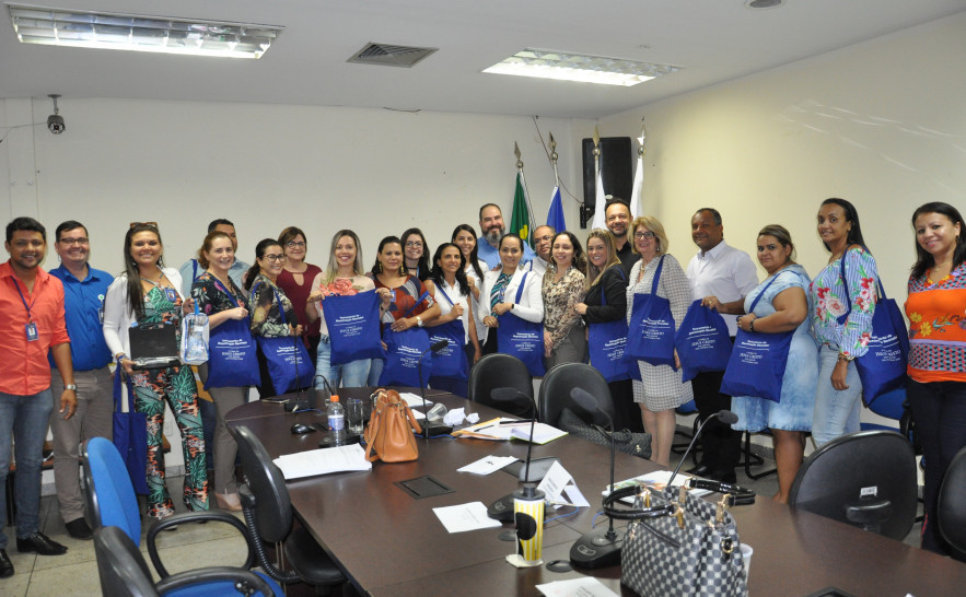 Entrega de kits para hospitais - Reunião de Diretores