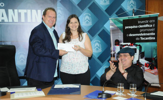Mauro Carlesse destina mais de R$ 270 mil em incentivos à pesquisa