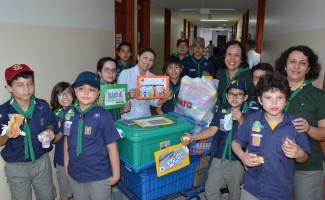 Grupo de escoteiros doam kits de higiene aos pacientes do HGP