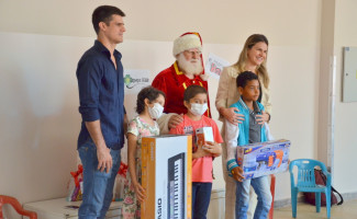 HGP e Fábrika Nutrição realizam ação de natal com crianças em tratamento contra o câncer no Hospital