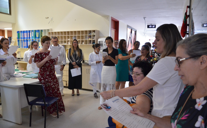 Música leva alegria e esperança aos pacientes internados no HGP .