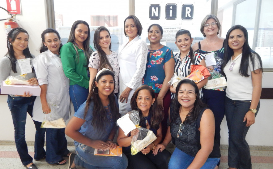 Servidoras são homenageadas  com sorteios de presentes e cuidados de beleza..jpg