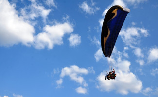 Paciente do ambulatório de oncologia do HGP realiza sonho de voar