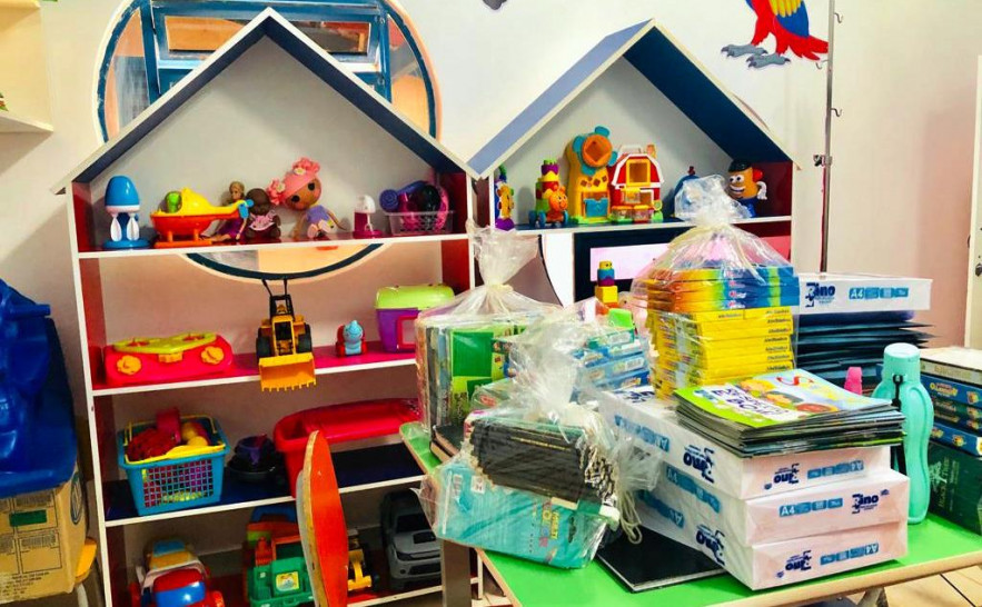 O espaço foi pintado, recebeu novos brinquedos e materiais para atividades lúdicas das crianças internadas