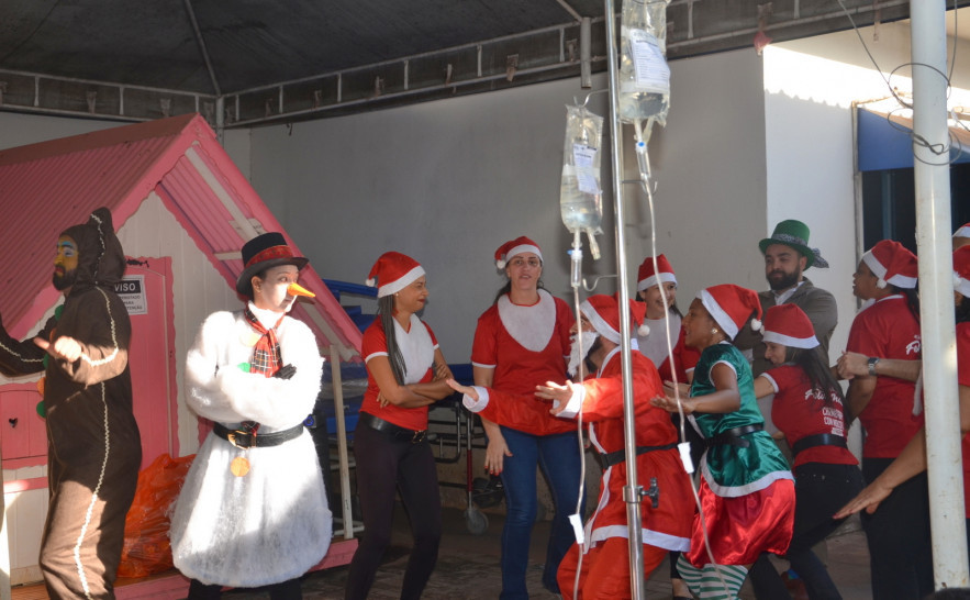 O grupo Chambary com Mocotó realizou uma apresentação especial de Natal no sábado, 14.