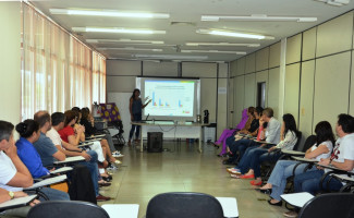 Lacen realiza palestra sobre os cuidados e a prevenção de IST/Aids