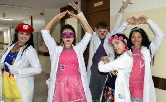 Grupo Risoterapia leva alegria aos pacientes internados no HGP