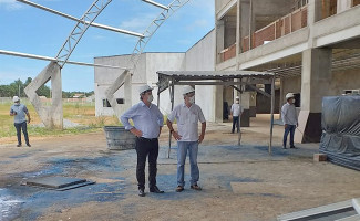 Governador Carlesse vistoria obra do Hospital Geral de Gurupi e afirma que Estado busca manter ações prioritárias