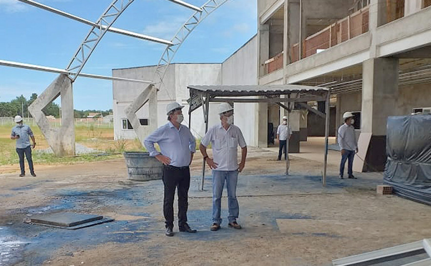 Governador voltou a pedir agilidade para a conclusão da primeira etapa da estrutura, que pode contribuir para o atendimento de pacientes com a Covid-19 