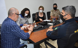Governo do Tocantins promove ação simultânea com testes rápidos em caminhoneiros nas divisas do Estado