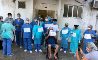 Hospital Regional de Araguaína celebra alta do primeiro paciente curado de Covid-19 na unidade
