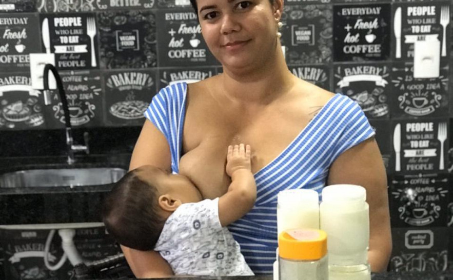 A mamãe e doadora Sara da Silva Pires com seu filho Daniel Pires Araujo
